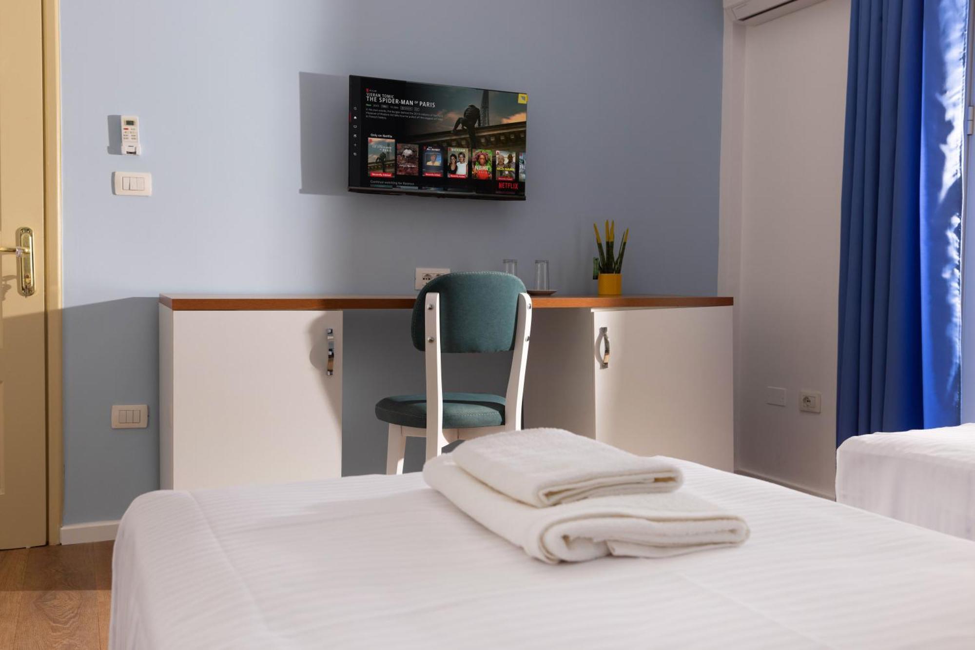 Hotel Vila Max Durrës Buitenkant foto