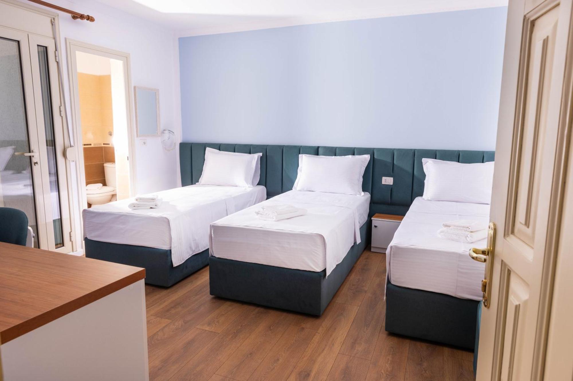 Hotel Vila Max Durrës Buitenkant foto
