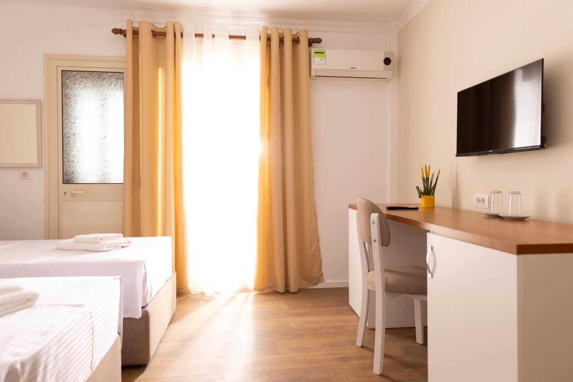 Hotel Vila Max Durrës Buitenkant foto