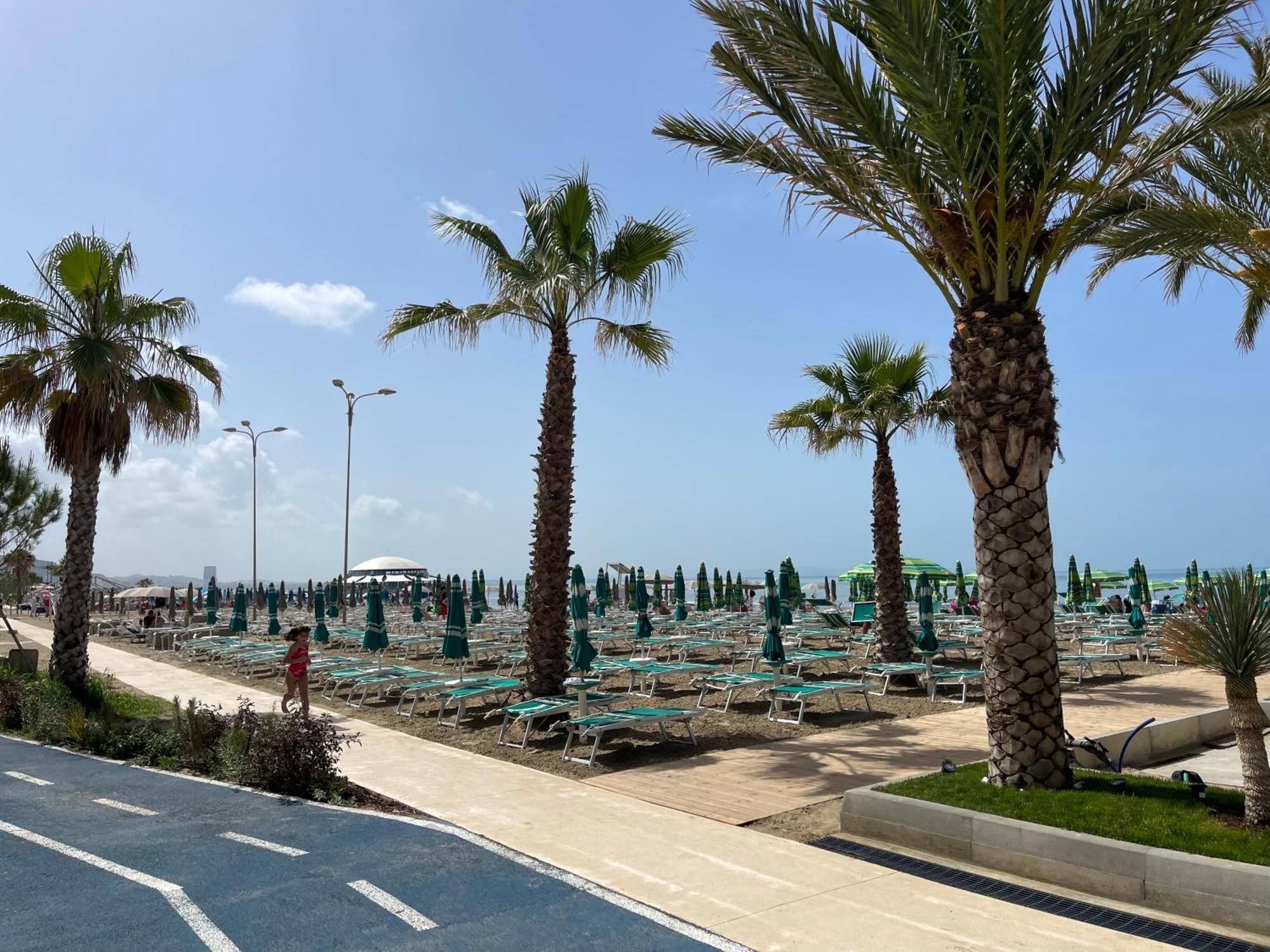 Hotel Vila Max Durrës Buitenkant foto
