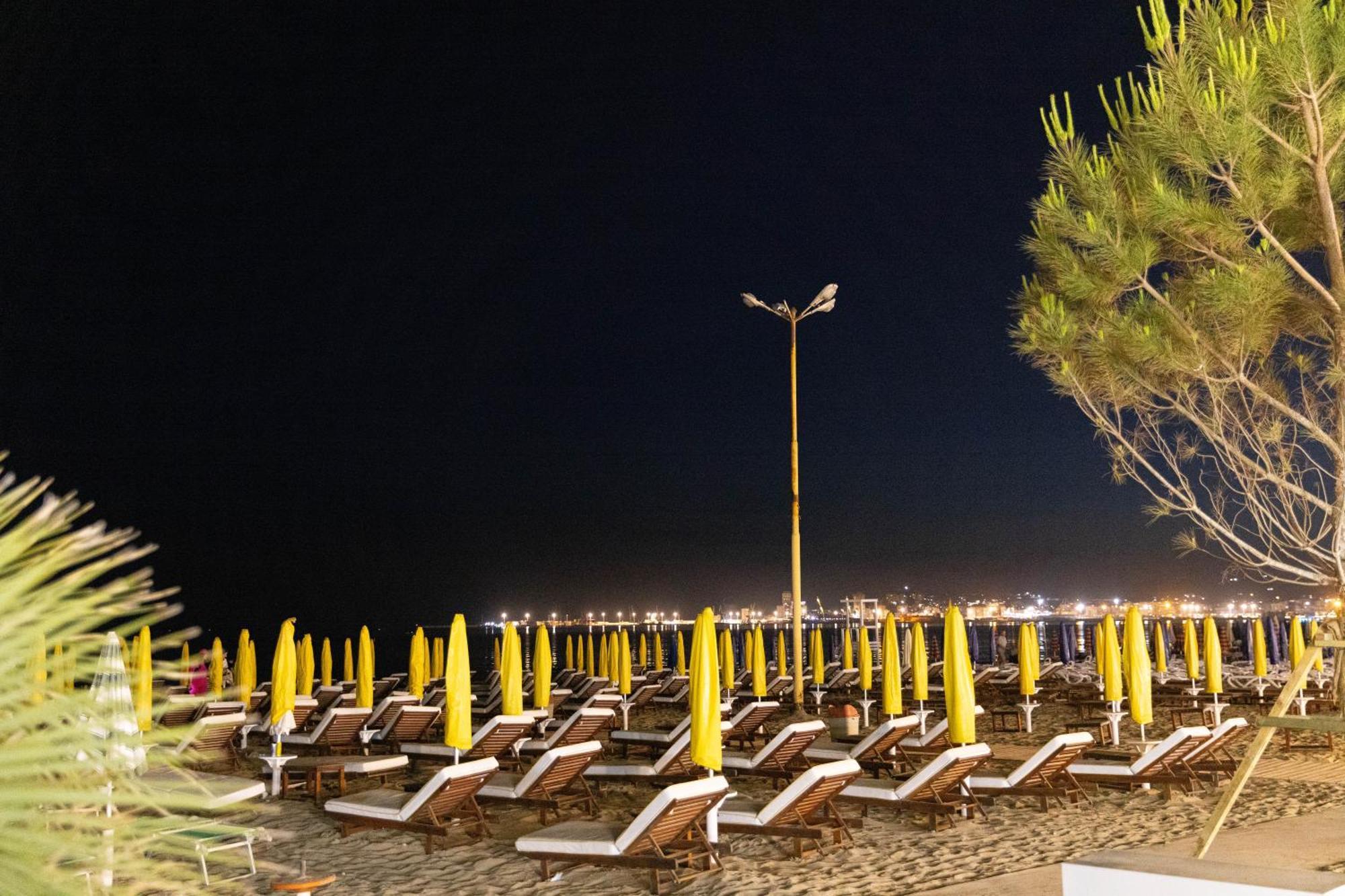 Hotel Vila Max Durrës Buitenkant foto